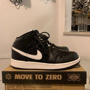 Air Jordan 1 Mid “Black Glitter”